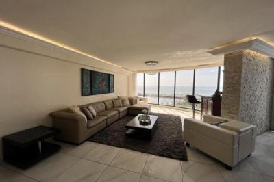 Apartment with 227m2, 2 apartments per floor. it is distributed in 3 bedrooms (the two largest bedro