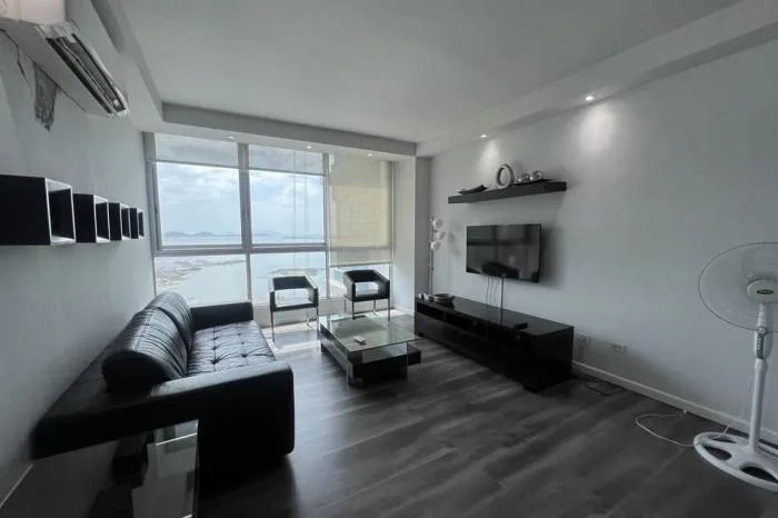 1 bedroom apartment in grand bay tower for sale — 5