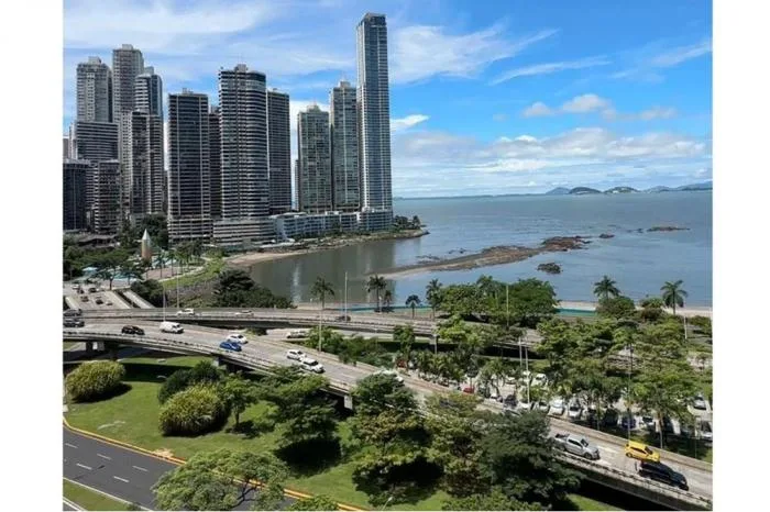 Apartamento en venta en grand bay tower de 2 recamaras — 4