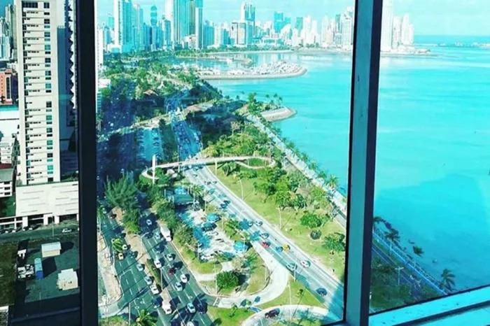 Alquiler de oficina en balboa office center 50 metros — 2