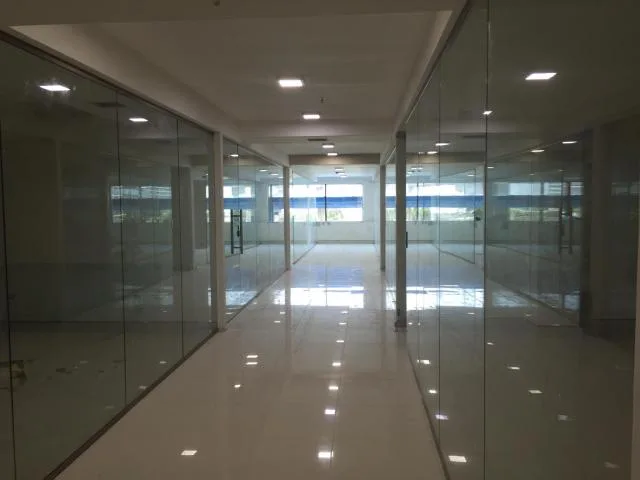Bella oficina en exclusivo centro de negocios en av. balboa — 2