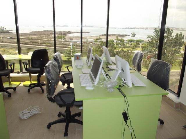 Beautiful office overlooking the cinta costera in av. balboa