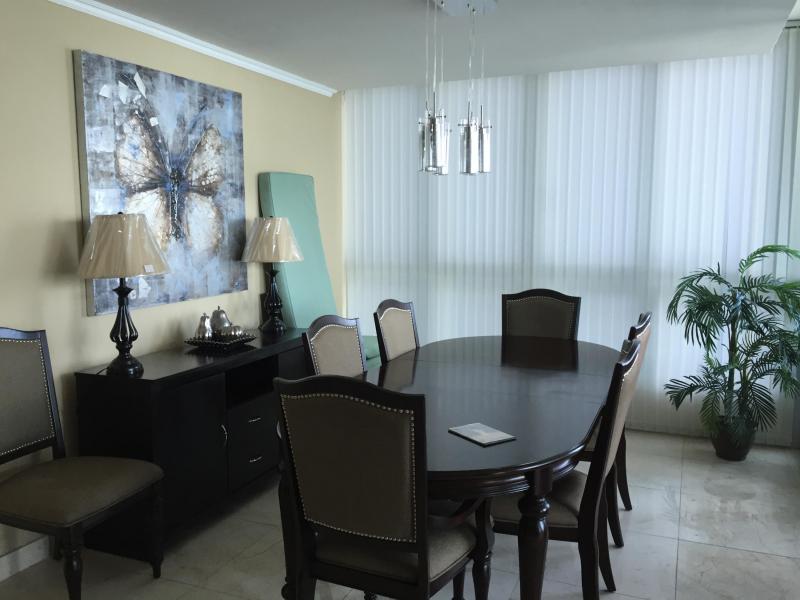 Furnished apartment for rent in av. balboa