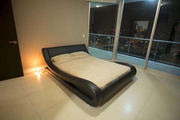 Hermoso apartamento frente al mar con bella vista av. balboa