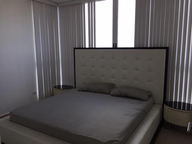 Hermoso apartamento amoblado con vista al mar en av. balboa