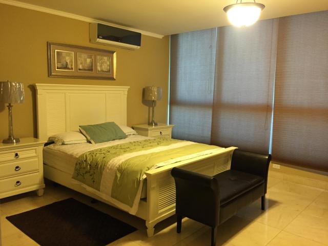 Maravilloso apartamento amoblado con vista al mar av. balboa
