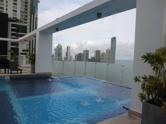 Maravilloso apartamento amoblado con vista al mar av. balboa