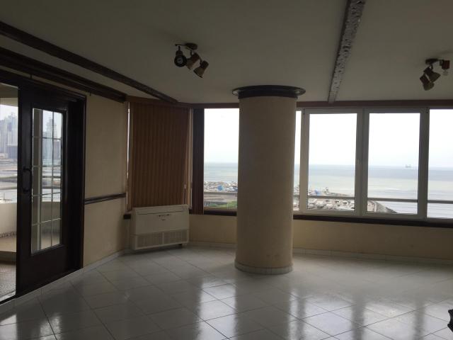 Hermoso y amplio apartamento con vista al mar en av. balboa