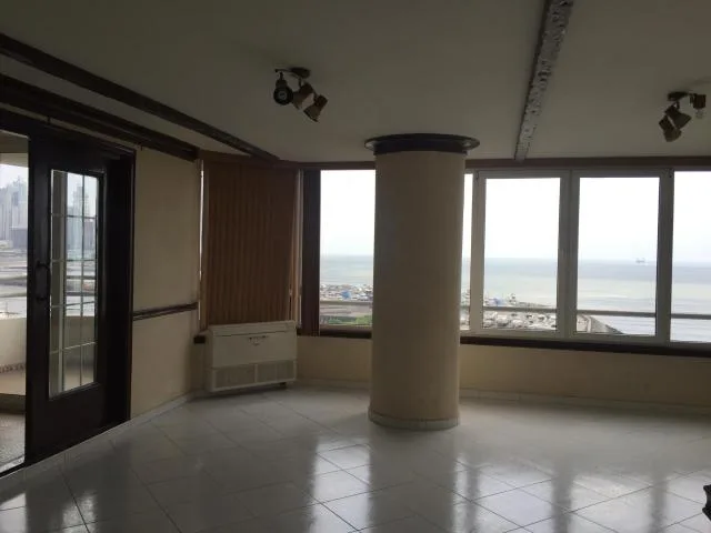 Hermoso y amplio apartamento con vista al mar en av. balboa — 3