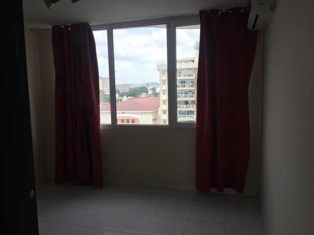 Hermoso y amplio apartamento con vista al mar en av. balboa