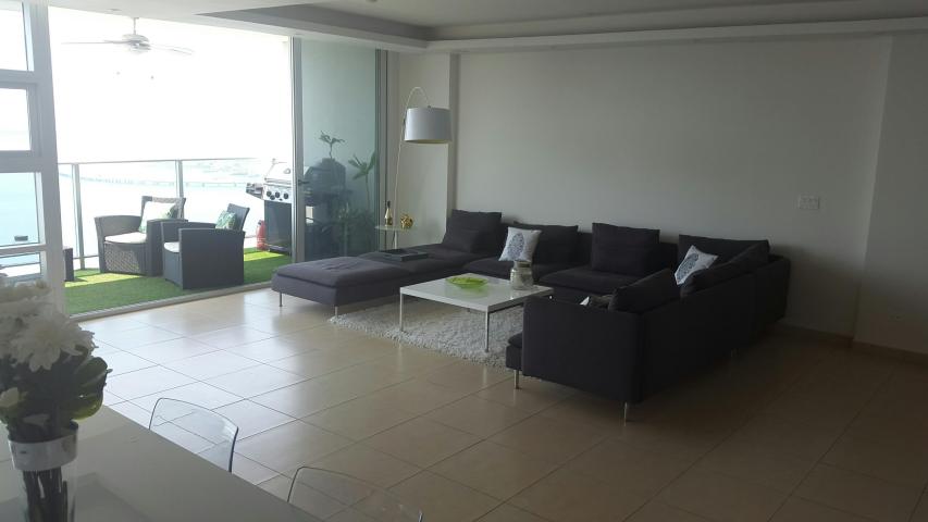 Wonderful and spacious furnished apartment in av. balboa