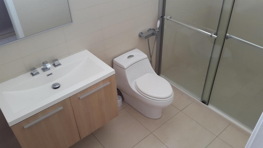 Alquiler apartamento amoblado en av. balboa rtq