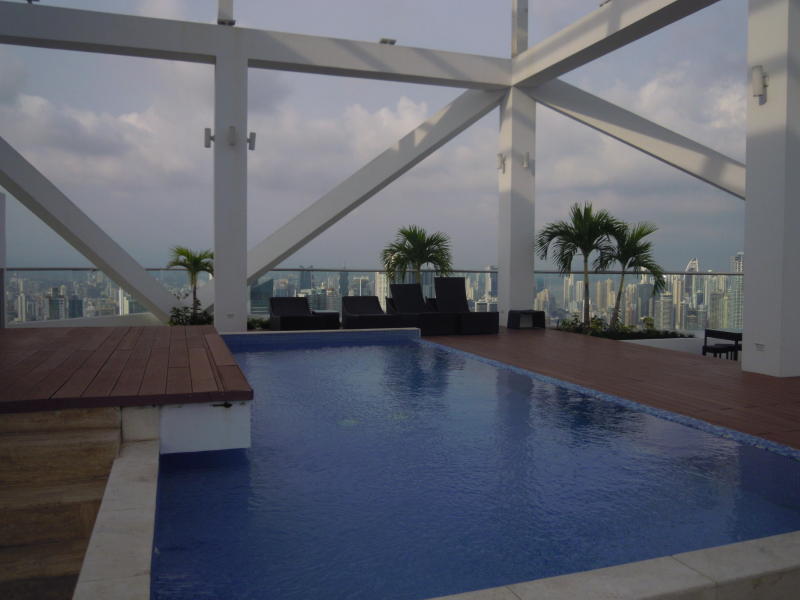 Venta de apartamento en la av. balboa acabados de lujo e impresionante vista al mar