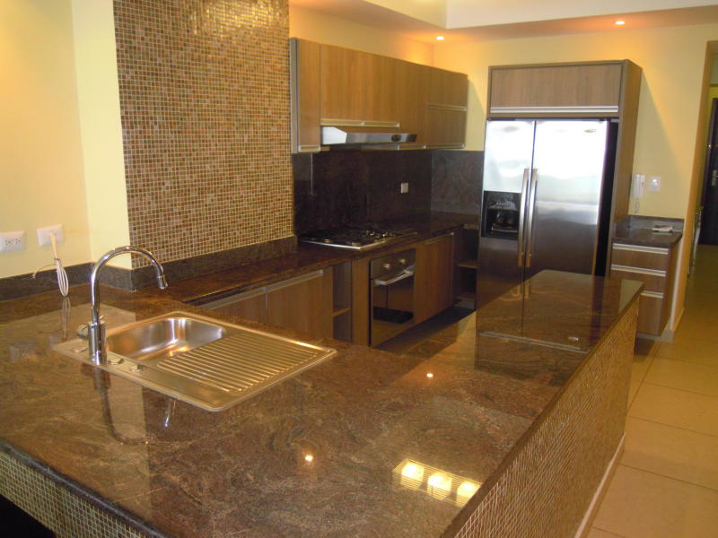 Venta de apartamento en la av. balboa acabados de lujo e impresionante vista al mar