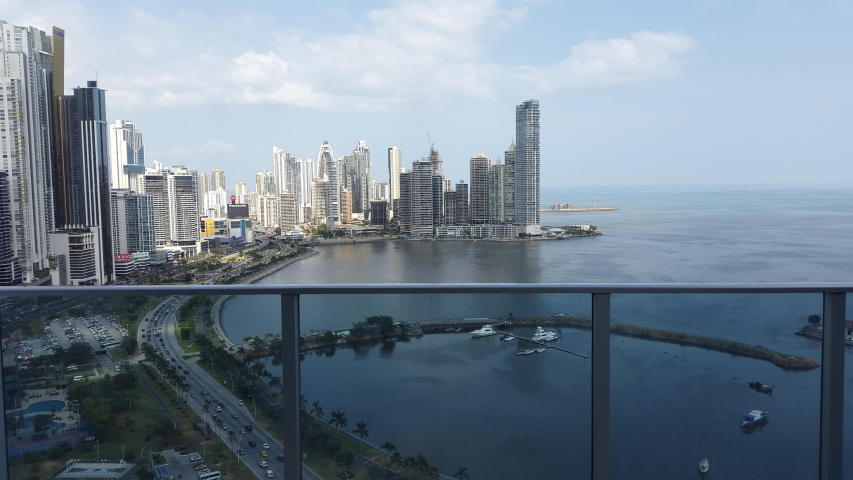 Magnifico apartamento amoblado con vista al mar av. balboa