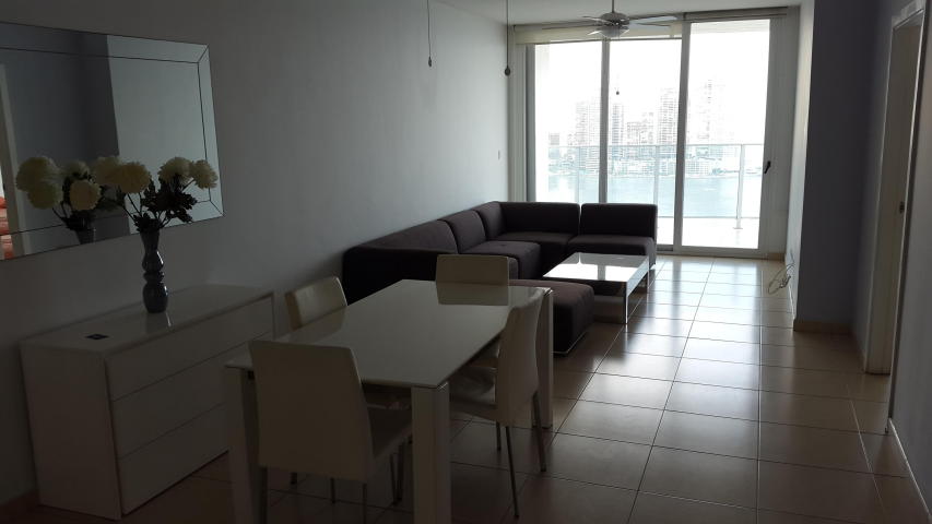 Magnifico apartamento amoblado con vista al mar av. balboa