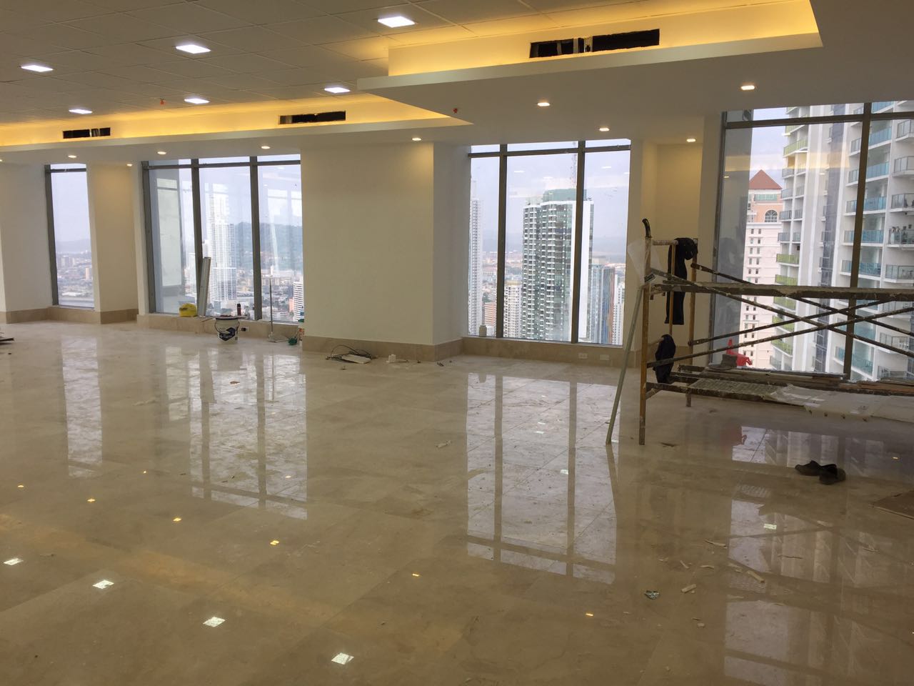 I rent an office in bicsa, av. balboa