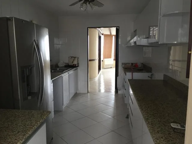Hermoso y amplio apartamento frente al mar en av. balboa  — 2