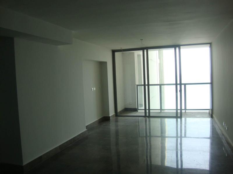 For sale beautiful and central apartment in av. balboa fa