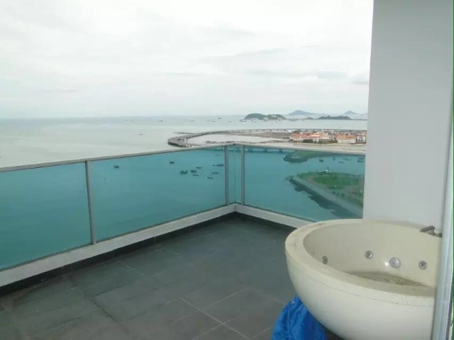 Espectacular apartamento con hermosa vista al mar en ave balboa pg