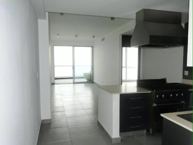 Espectacular apartamento con hermosa vista al mar en ave balboa pg