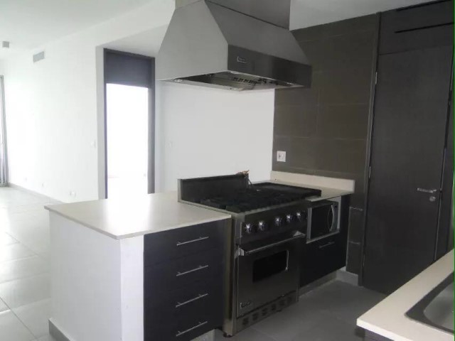 Espectacular apartamento con hermosa vista al mar en ave balboa pg