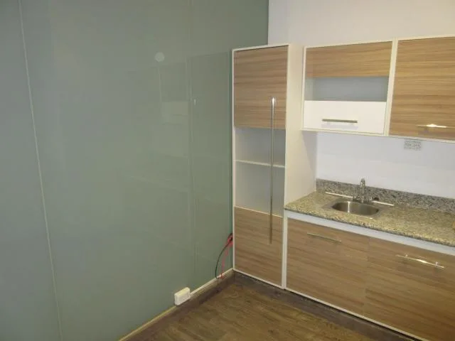 Alquilo oficina torre bicsa avenida balboa de 109m2 - 2b - 2p — 5