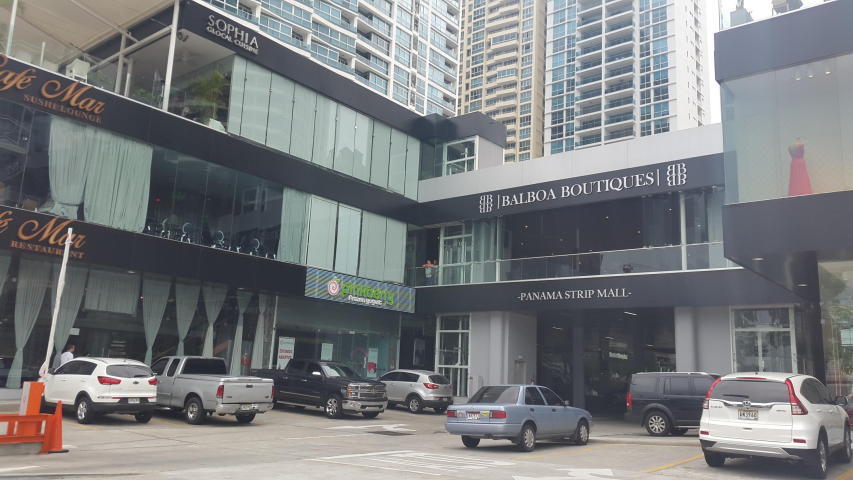 Se alquila local comercial con 79 m2 avenida balboa