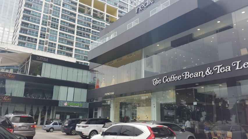 Se alquila local comercial con 79 m2 avenida balboa