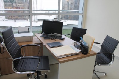 C fashions and spacious offices furnished with all services included, receptionist, a / c, water, co