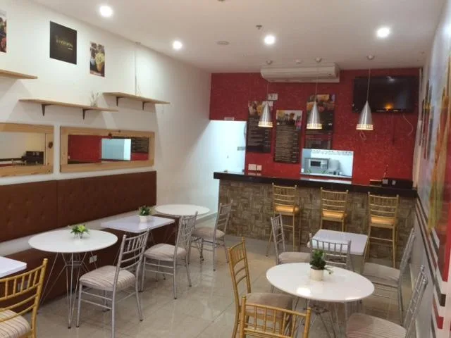 Se alquila local para negocio de comida en la avenida balboa  — 3