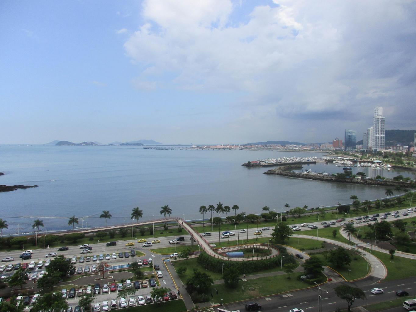 I am selling a fabulous apartment in avenida balboa