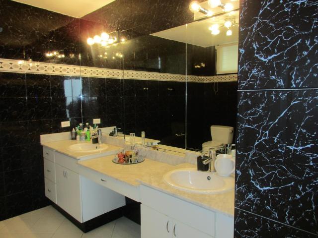 Fully furnished luxurious apartment in av. balboa. lch