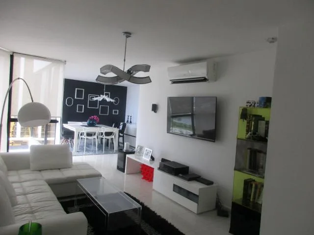 Espectacularmente amoblado apartamento en la av balboa ep — 2