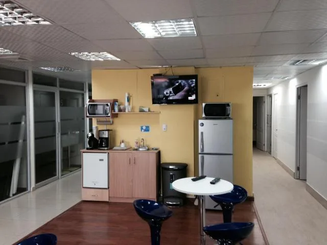 Oficinas amobladas en alquiler. av. balboa  f.a. — 3