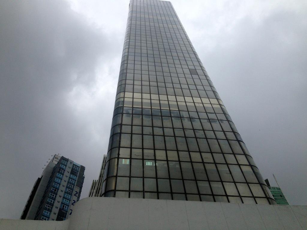 Se alquila oficina a buen precio en la avenida balboa 118mts2 