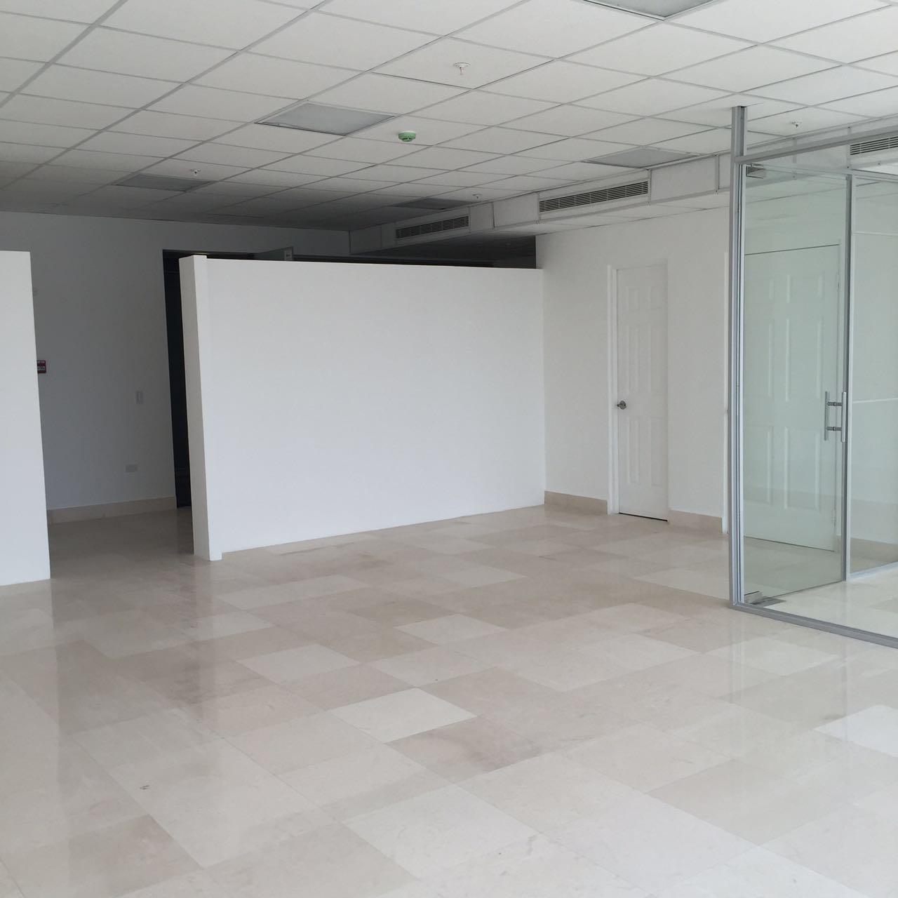 Se alquila oficina a buen precio en la avenida balboa 108 mts2  