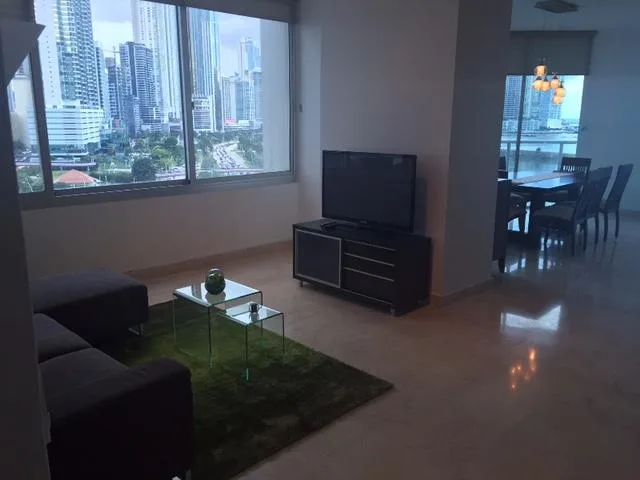 Se alquila amplio y elegante apartamento avenida balboa amoblado  — 4