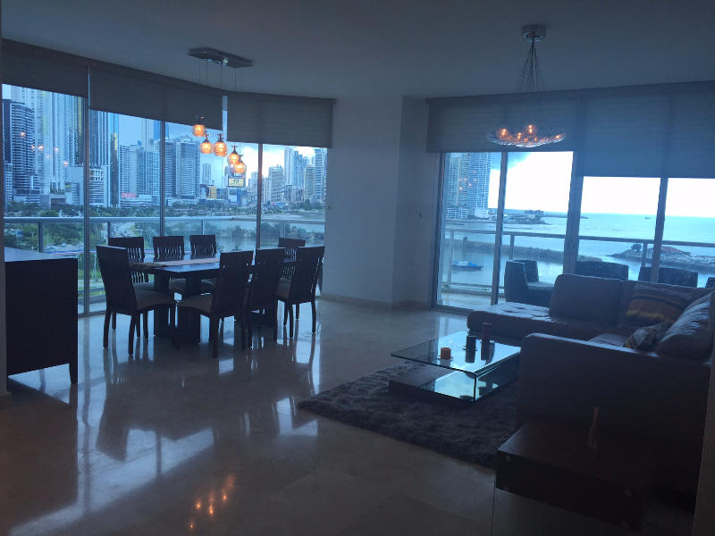 Se alquila amplio y elegante apartamento avenida balboa amoblado 