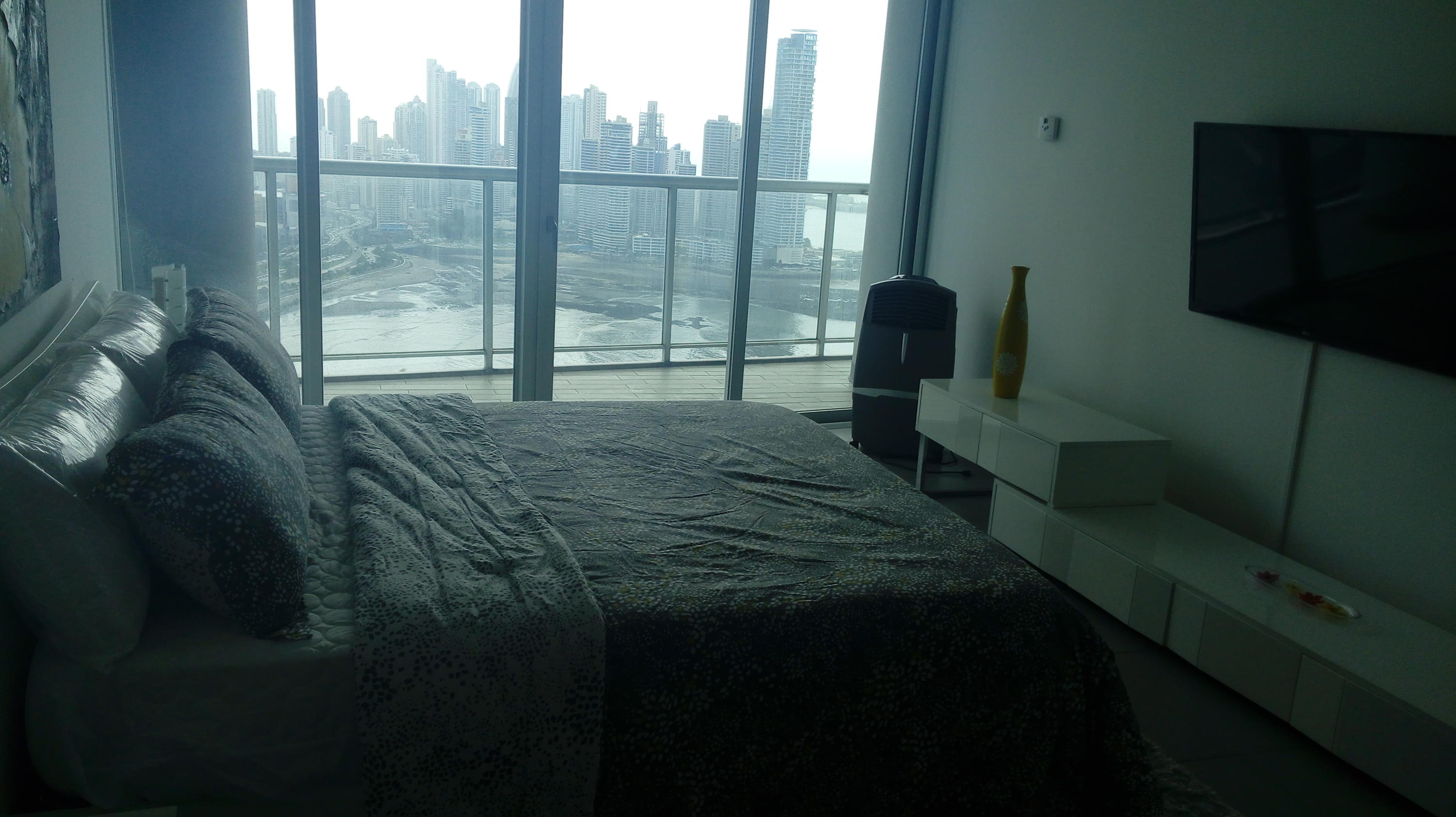 Se vende apartamento 2 recamaras amoblado avenida balboa vista al mar 