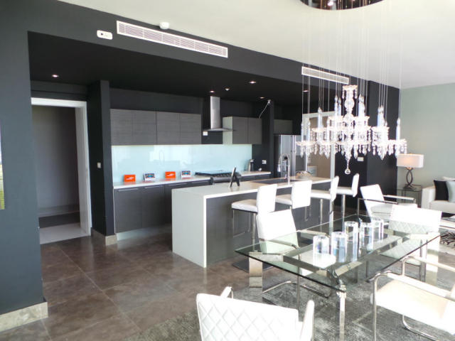 Jlmp # 14-1169 se vende bello apartamento ubicado en la exclusiva av. balboa.