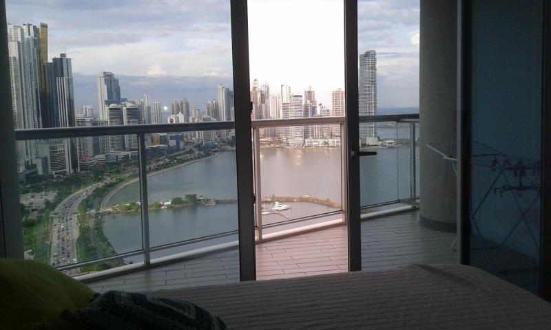 Sale of apartment ph yacht club av balboa yh