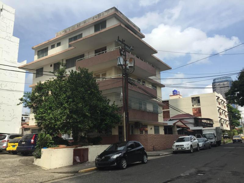 Terreno en venta con propiedades en av. balboa agpm