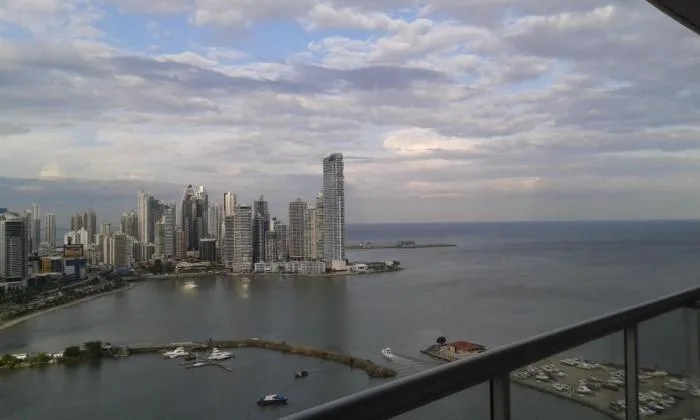 Bello apartamento en venta avenida balboa, panama, 161785 nbh — 2