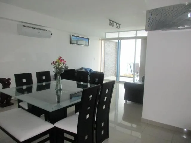 Amplio apartamento en av. balboa  f.a. — 4