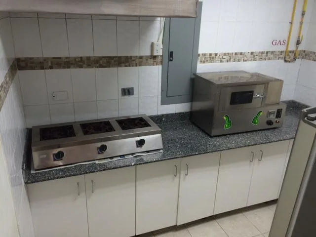 Local comercial en alquiler con 43m2,avenida balboa,rtq — 2