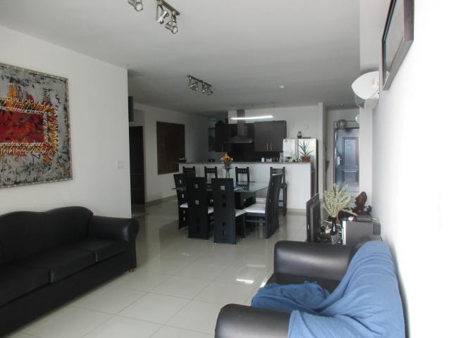 Apartamento con vista al mar en av. balboa  f.a.