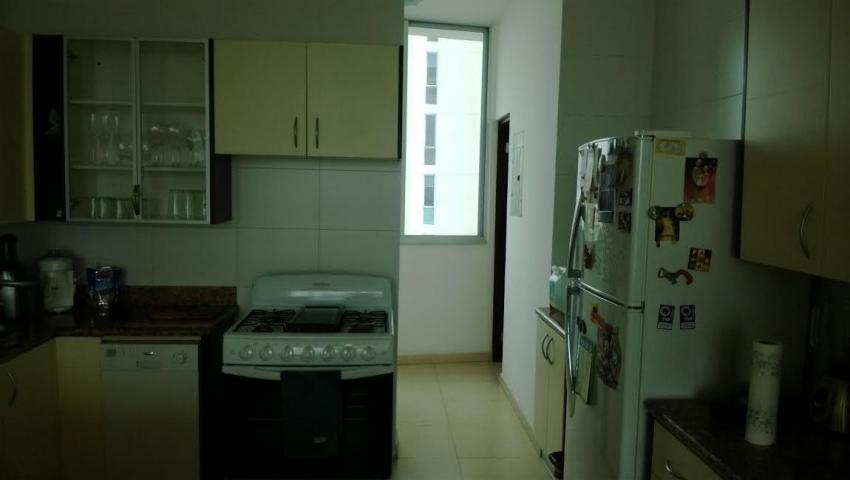 Espectacular apartamento con hermosa vista al mar en av. balboa.  lch
