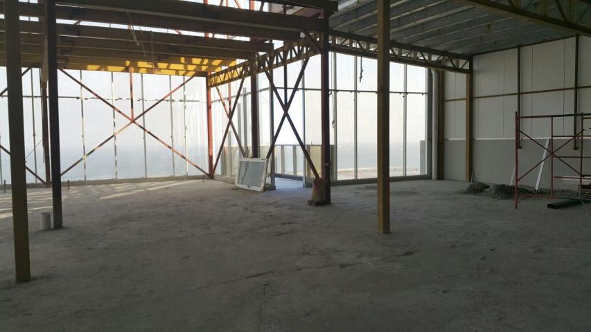 Oficina con excelente ubicacion en av. balboa  lch