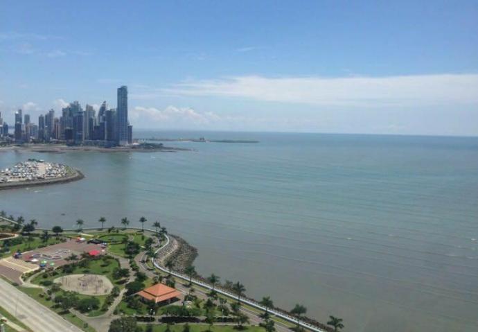 Alquilo apartamento amoblado vista al mar  ph h2o